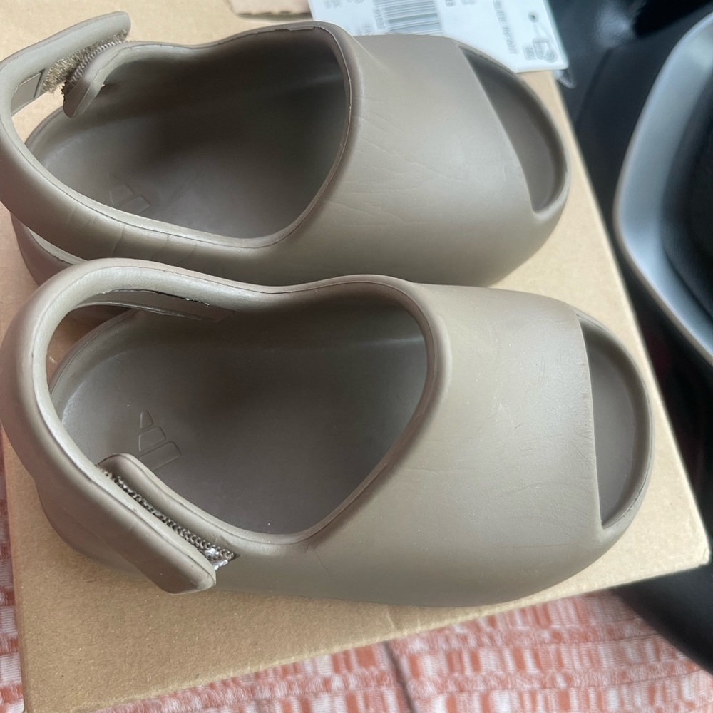Yeezy slide infant